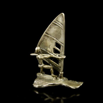 Mini ezüst szörföző figura