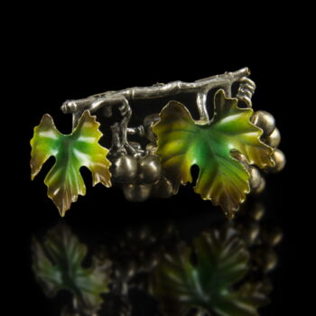 Mini silver grapevine with enameled leaves