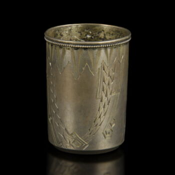 Orosz ezüst snapszos pohár vésett mintákkal