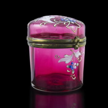 Fedeles rubinpácolt üvegpohár festett virágokkal
