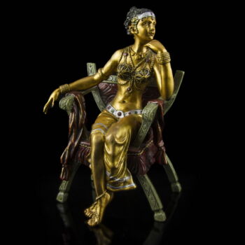 Festett bronz kisplasztika - Széken ülő táncosnő
