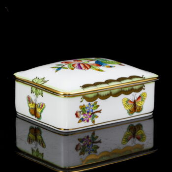 Herendi porcelán dobozka VBO Viktória dekorral