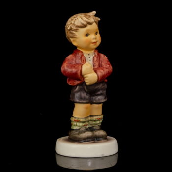 Goebel figura "Spring gift" Ajándékozó kisfiú