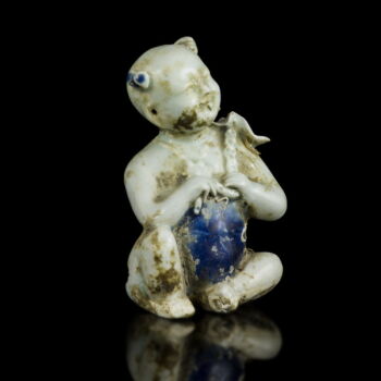 Kínai mázas porcelán figura kezében lótuszvirággal