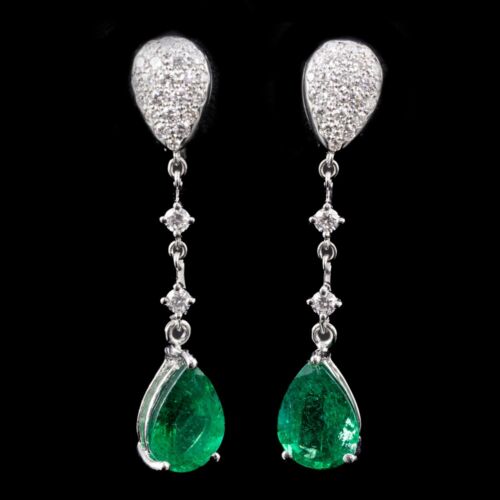 Fülbevaló pár csepp alakú smaragddal és gyémántokkal