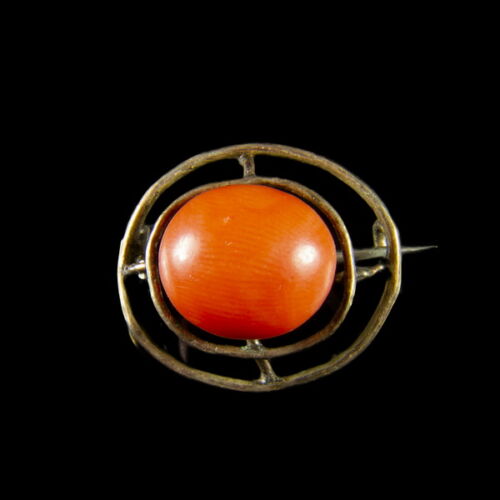 Small brooch with coral