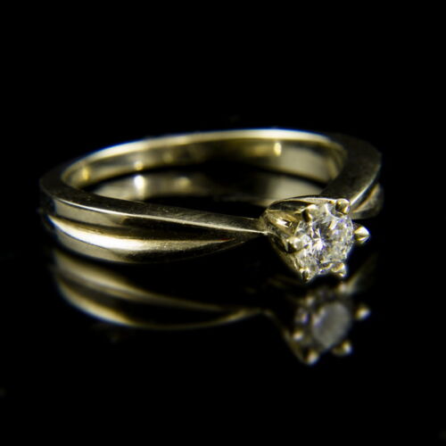 14 karátos fehérarany eljegyzési gyűrű briliáns csiszolású gyémánt kővel (0.27 ct)