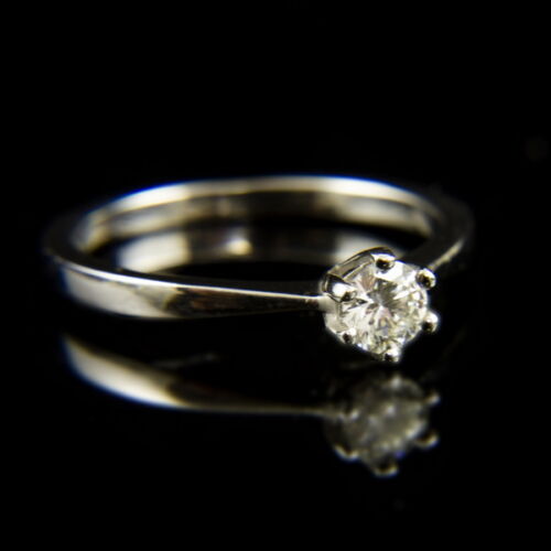 14 K white gold engagement ring with a diamond (0.25 ct)