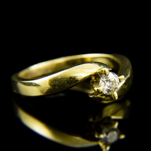 14 K gold engagement ring with a diamond (0.23 ct)