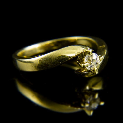 14 karátos sárgaarany szoliter gyűrű gyémánt kővel (0.22 ct)