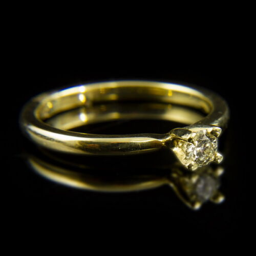 14 K gold engagement ring with a brilliant-cut diamond in the 4-prong setting (0.20 ct)