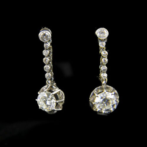 Pair of white gold earrings with diamonds