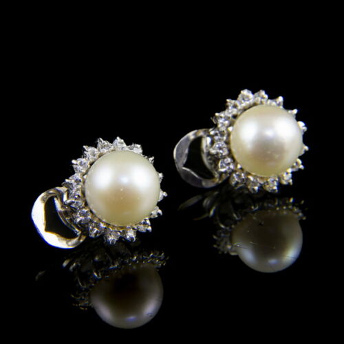 White gold ear clips with pearls and zirconia