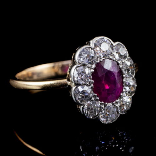 Rozetta fazonú rubin-brilliáns gyűrű