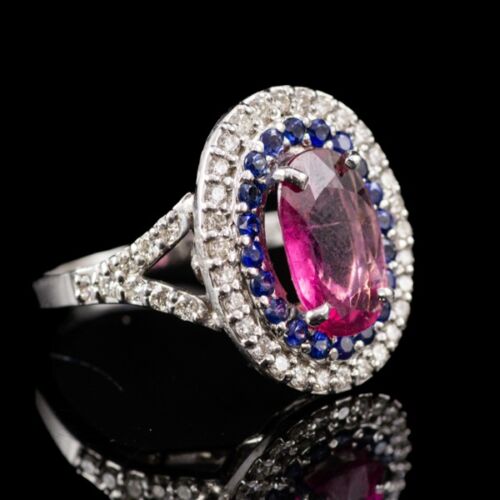 Gyűrű turmalinnal és zafírokkal