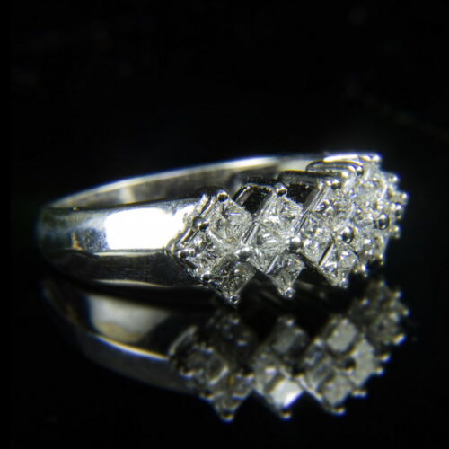 Fehérarany gyűrű princess csiszolású gyémánt kövekkel