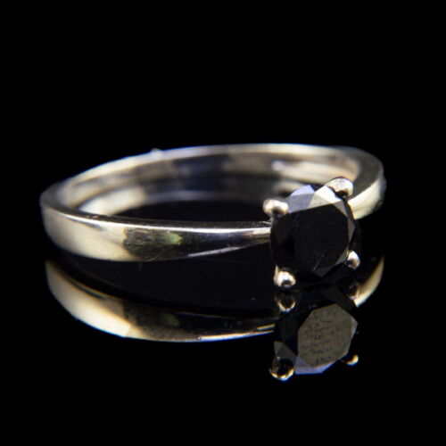 Szoliter fazonú fekete gyémánt gyűrű