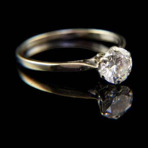 Solitaire-style diamond ring