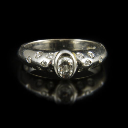 Szoliter jellegű gyémánt köves platina gyűrű