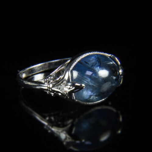 White gold ring with a cabochon-cut sapphire