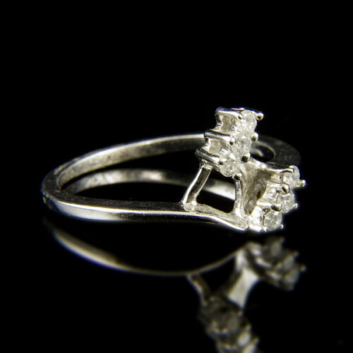 14 K white gold ring with 3-3 brilliant-cut diamonds