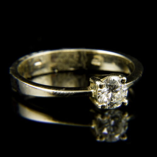 14 K white gold solitaire ring with a brilliant-cut diamond (0.40 ct) 
