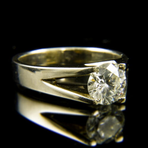 14 K solitaire ring with a brilliant-cut diamond (1.72 ct)