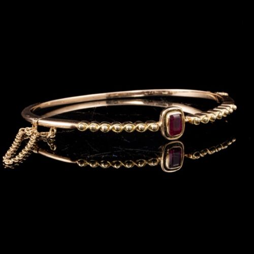 Gold choker with synthetic ruby