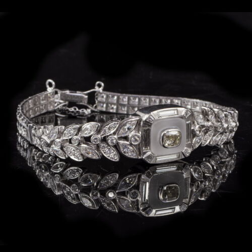 Art deco bracelet with diamonds