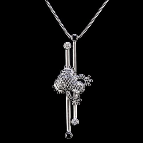 Collier békás függővel