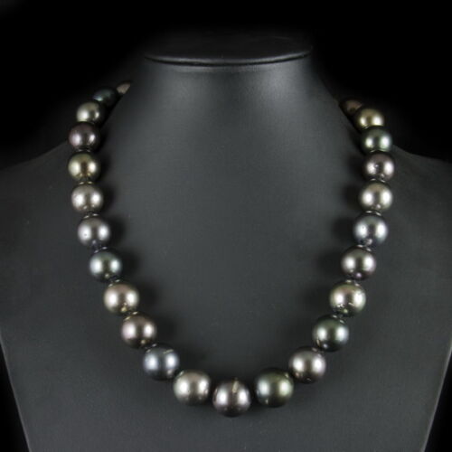 Tahitian pearl necklace with 14 K golden closure