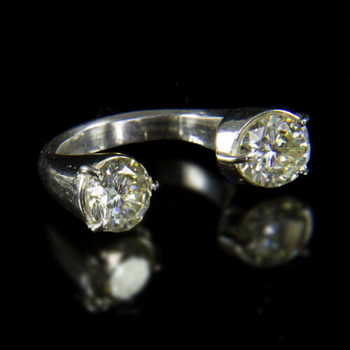 Ezüst gyűrű dupla moissanite kővel