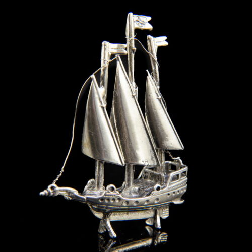 Mini ezüst vitorlás hajó