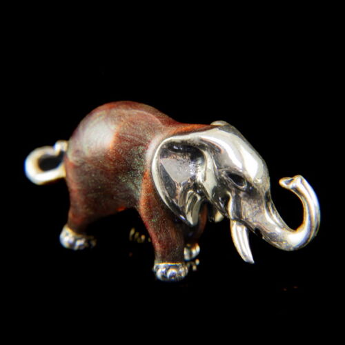 Lüszterzománcozott mini ezüst elefánt figura