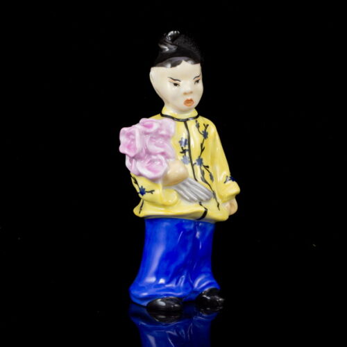 Herendi kínai kislány figura kezében virágcsokorral