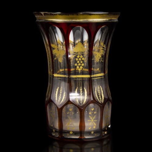 Rubinpácolt biedermeier üvegpohár aranyfestett díszítéssel