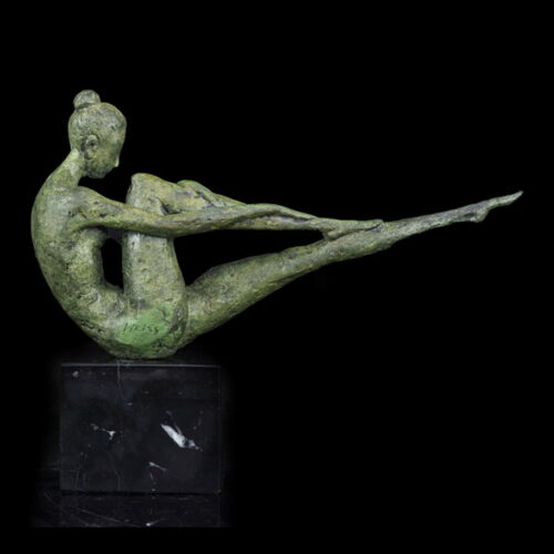 Contemporary bronze sculpture: Seated woman