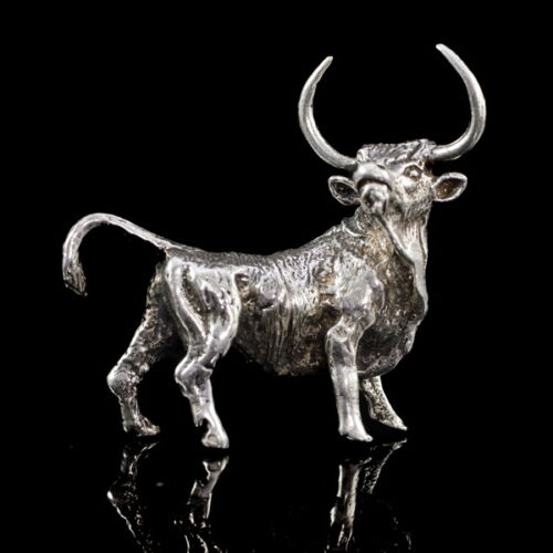 Mini silver cattle figure
