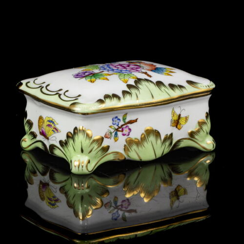 Herendi VBO Viktória dekorral festett porcelán doboz