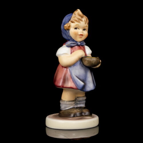 Goebel kislány figura baromfi etetés- "From me to you"