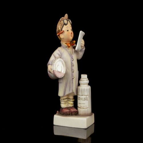 Goebel figura "Little Pharmacist" A kis gyógyszerész 