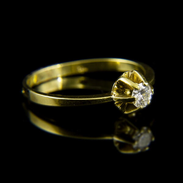 Sárgararany eljegyzési gyűrű hatkarmos foglalatban briliáns csiszolású gyémánt kővel (0.20 ct)