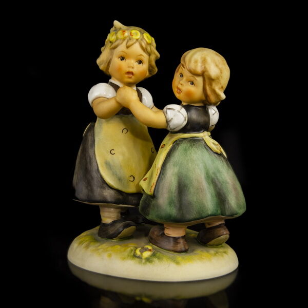 Hummel Goebel ceramic of statuettes, Dancing little